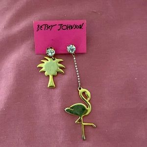 Betsy Johnson NWT Mismatched Palm Tree & Flamingo Earrings